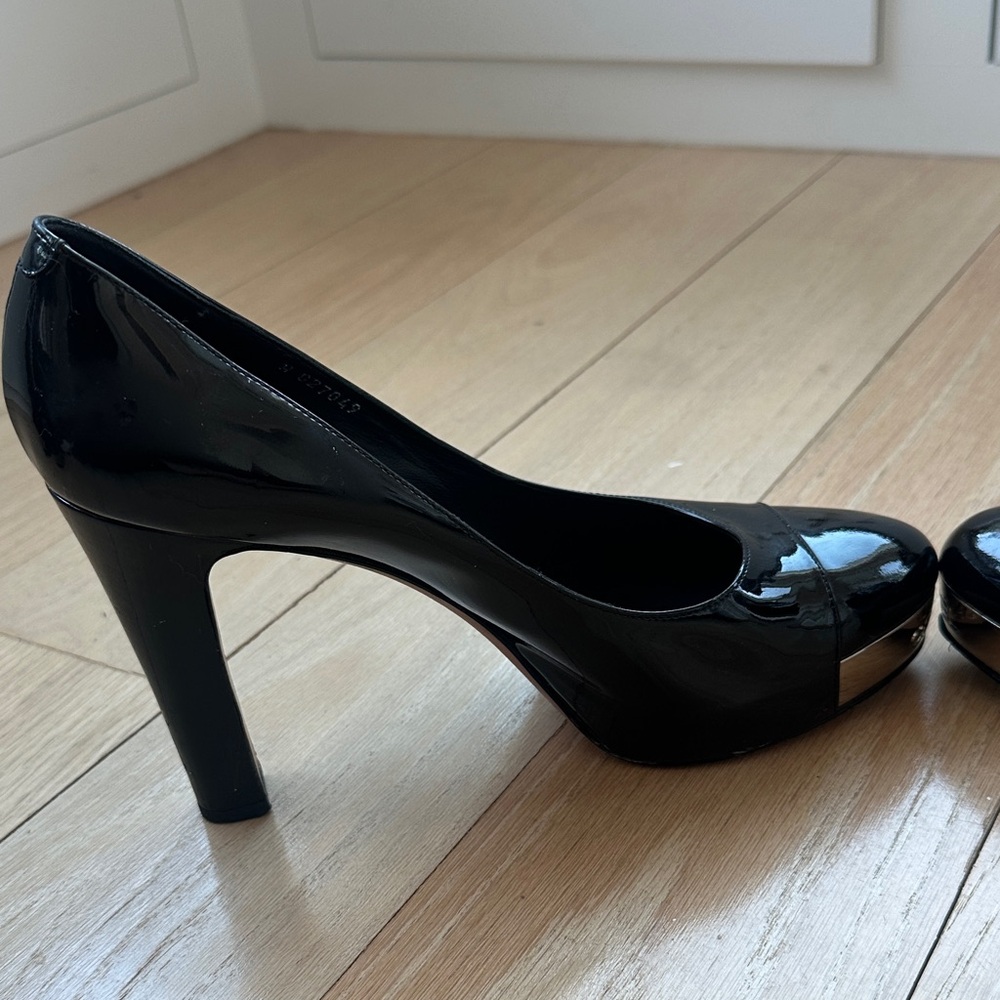 CHANEL Black and Silver Patent Leather Heels - Picture 9 of 11